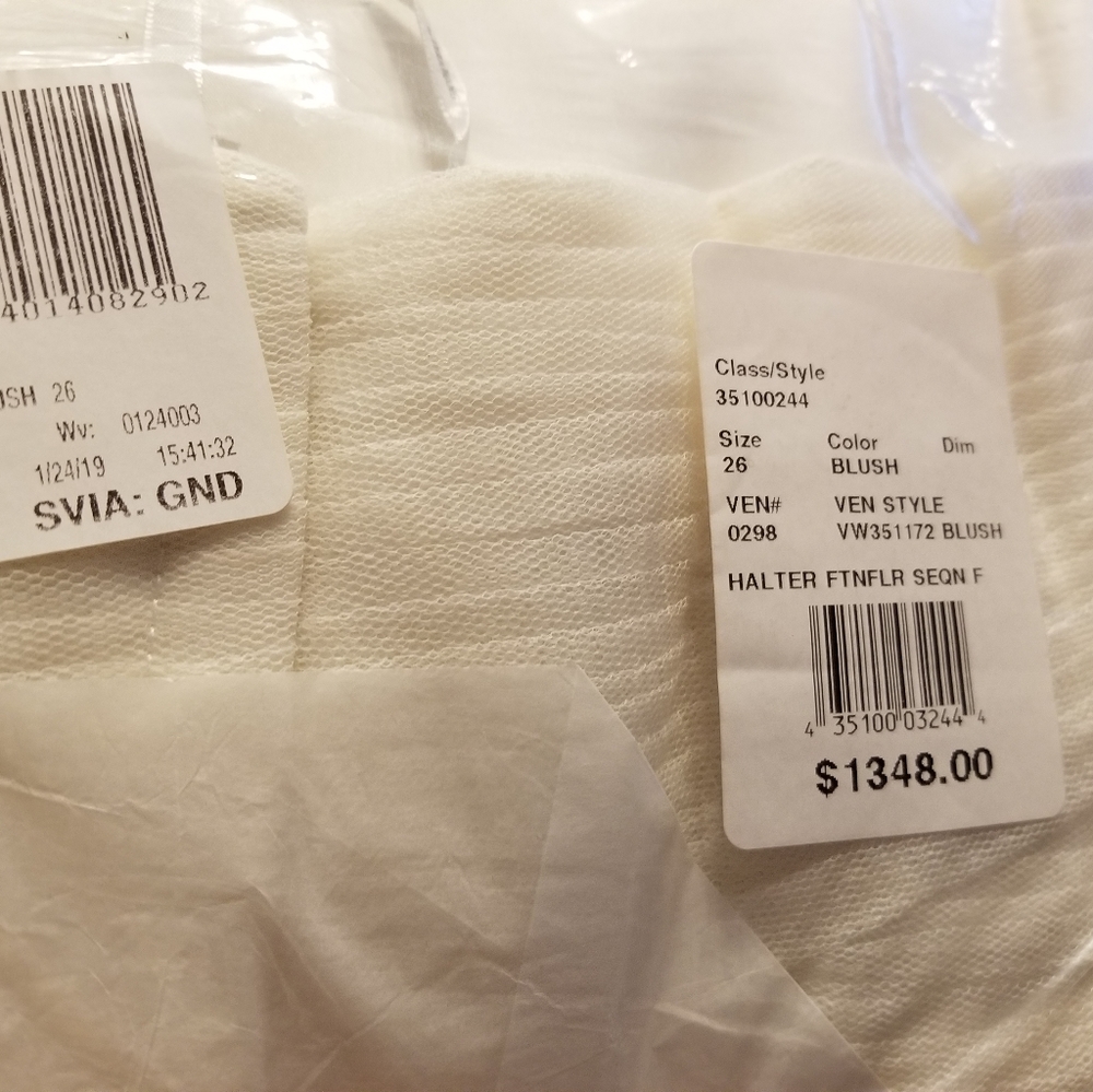 David's bridal Vera Wang mermaid wedding gown. - Picture 2 of 5
